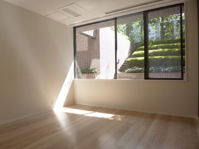 Non-living room. MBR