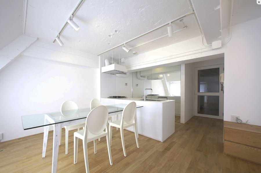 Living. Renovation construction cases