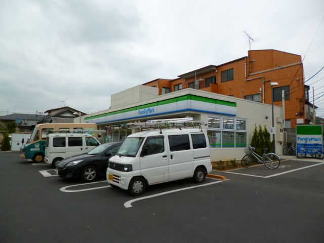 Convenience store. 340m to Family Mart (convenience store)