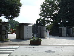 park. 800m until Umagotooyakesono (park)