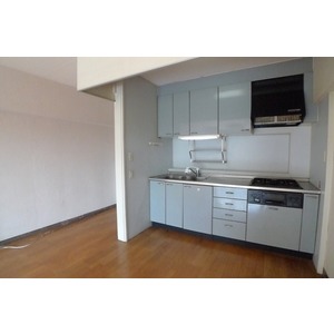 Kitchen. 3-neck gas stove ・ Grill with a kitchen