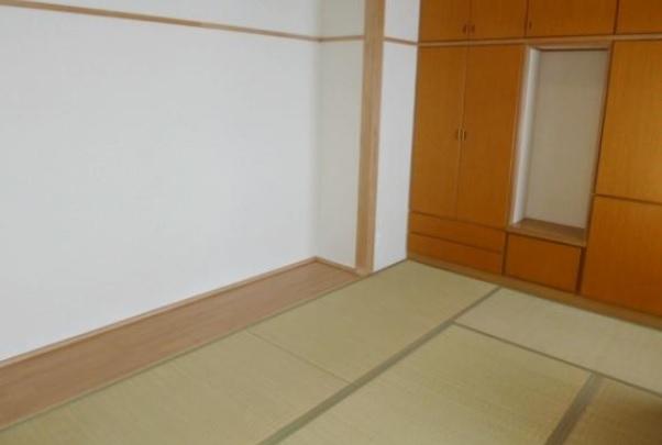 Other introspection. Japanese-style room is also beautiful (Omotegae)