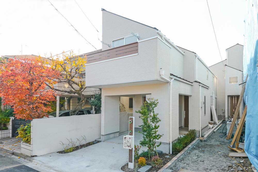 Local appearance photo. Local (12 May 2013) Shooting