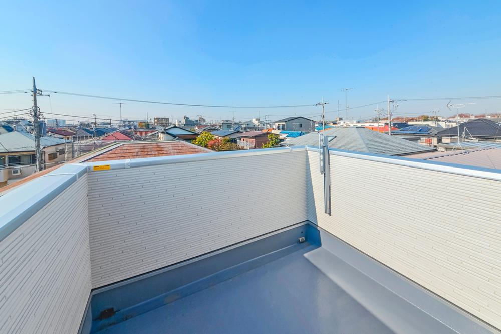 Balcony. Local (12 May 2013) Shooting 1 Building roof balcony