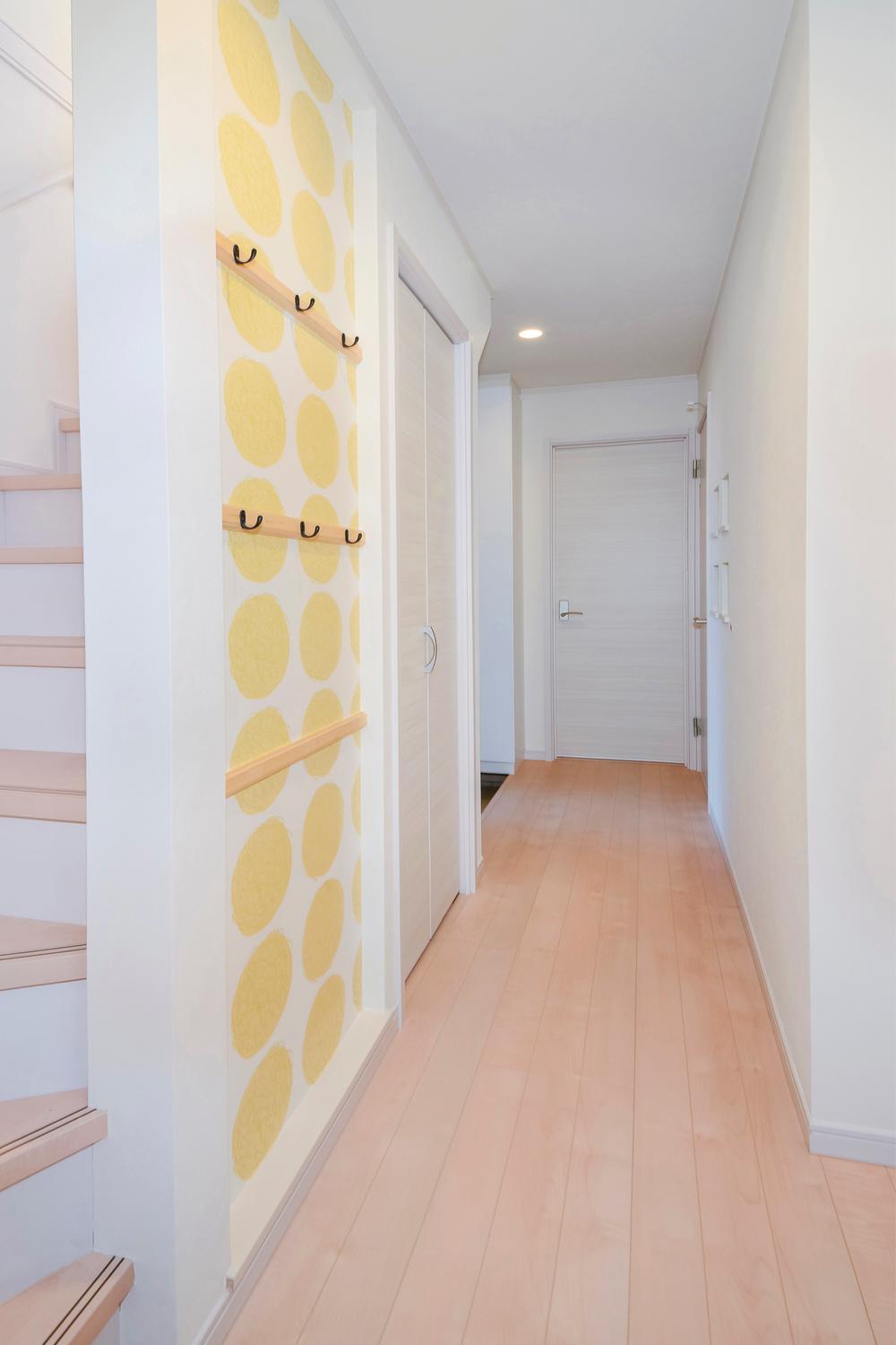 Other introspection. Indoor (12 May 2013) Shooting 1 Building corridor