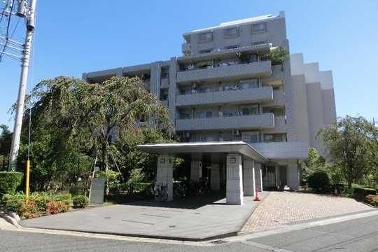 Local appearance photo.  [Exterior Photos] February 2003 Built Large-scale apartment of the total number of units 192 units