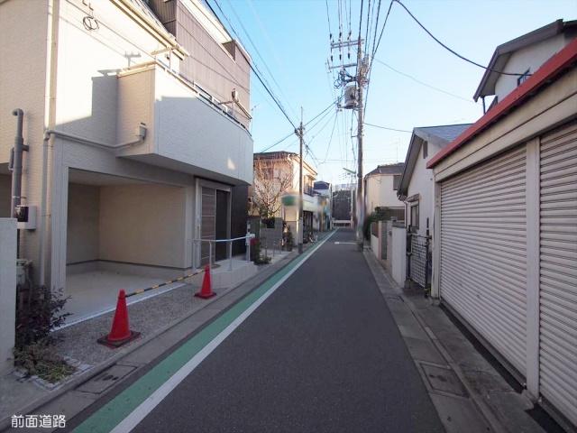 Local photos, including front road. Frontal road