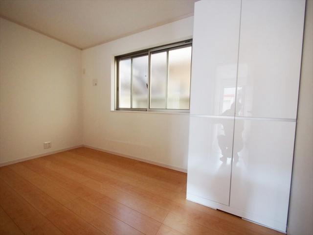 Non-living room. bedroom