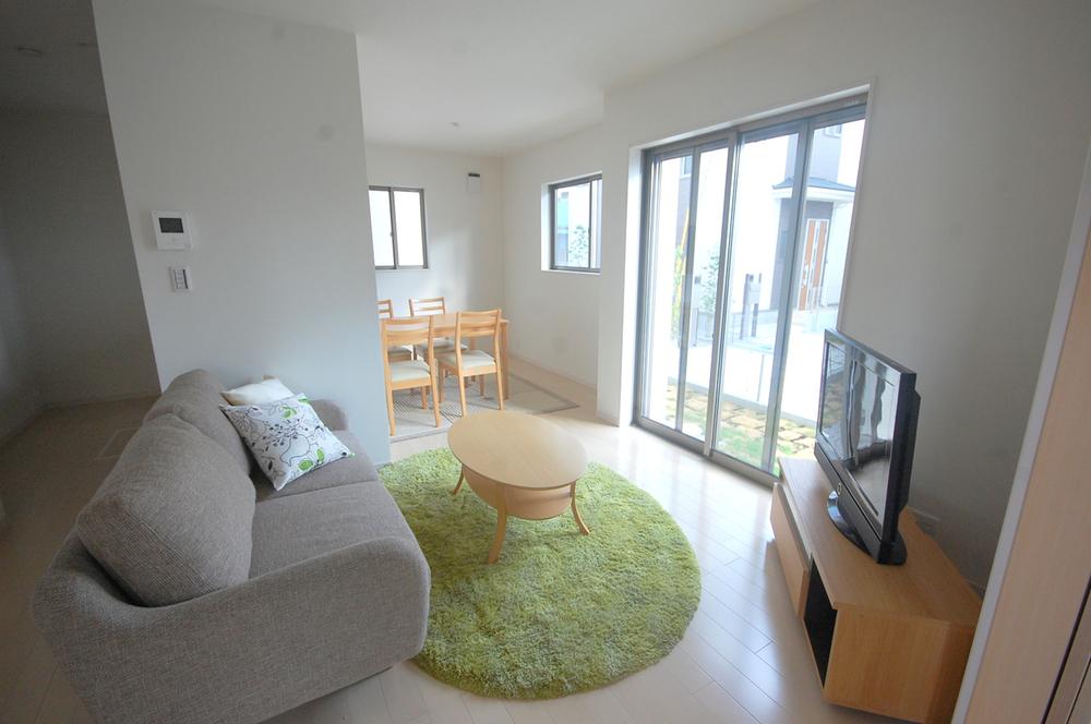 Same specifications photos (living)