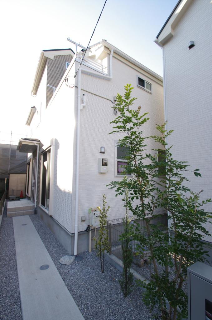 Local appearance photo. Local (12 May 2013) Shooting