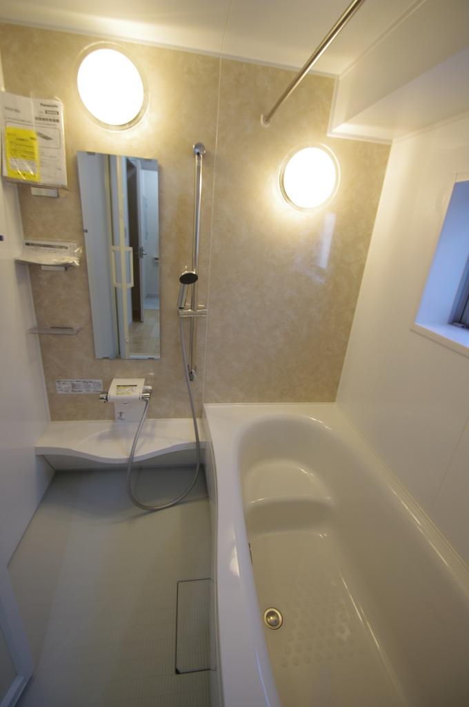 Bathroom. Local (12 May 2013) Shooting