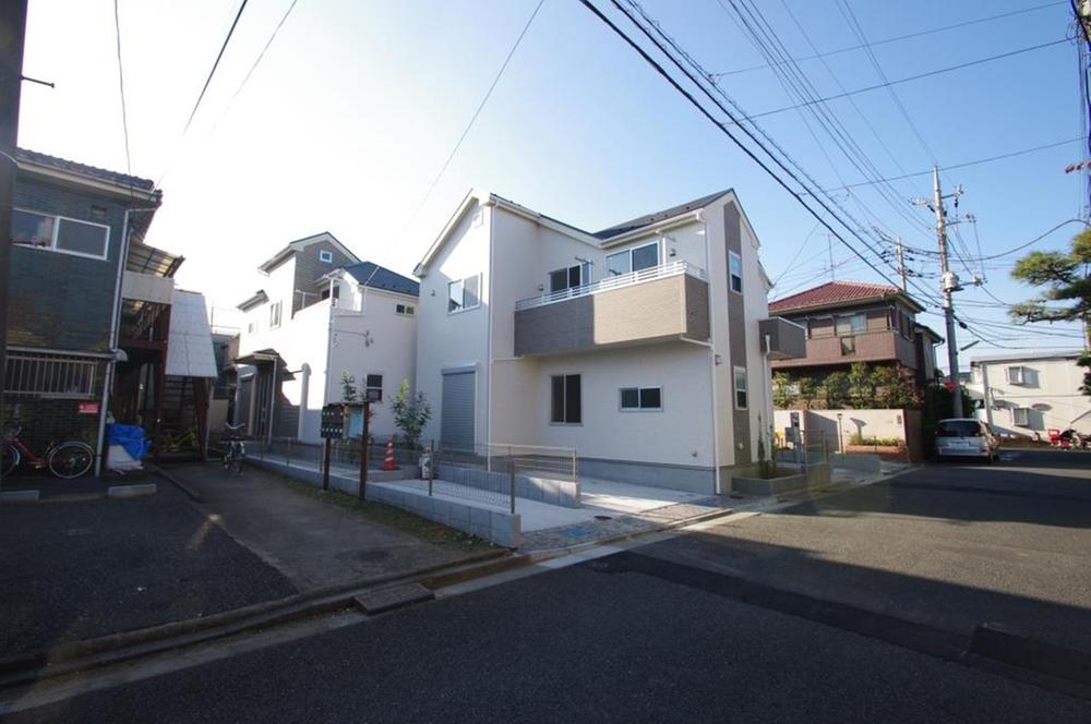 Local photos, including front road. Local (12 May 2013) Shooting