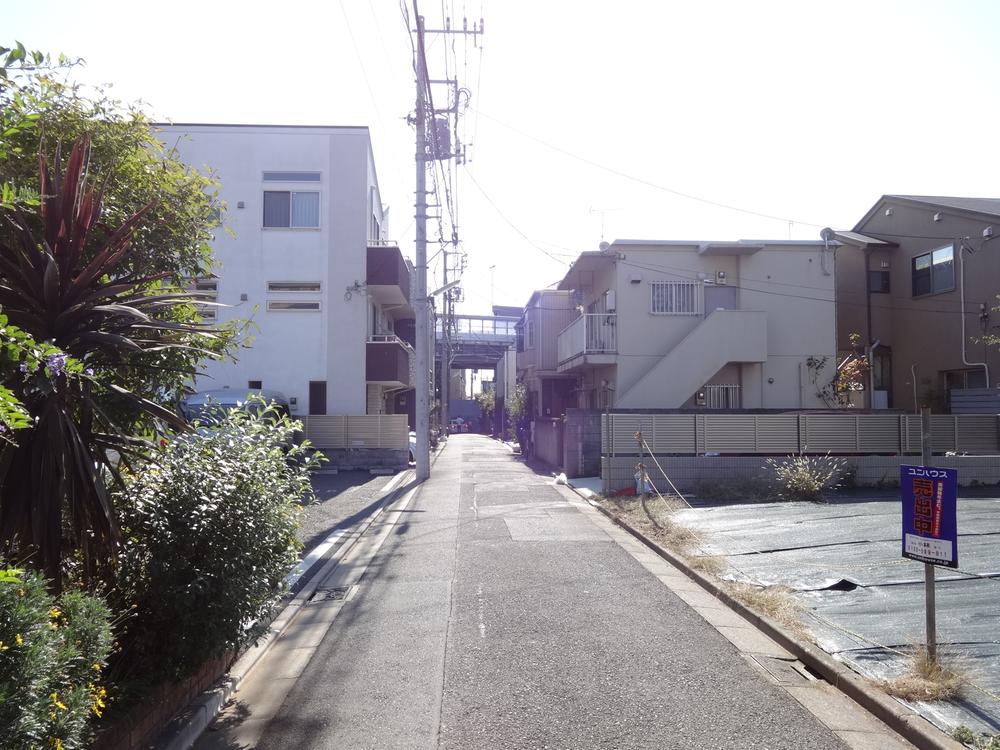 Local photos, including front road. Local (11 May 2013) Shooting