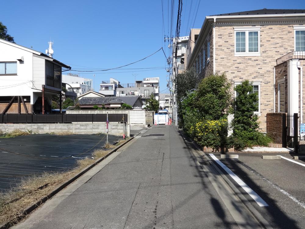 Local photos, including front road. Local (11 May 2013) Shooting