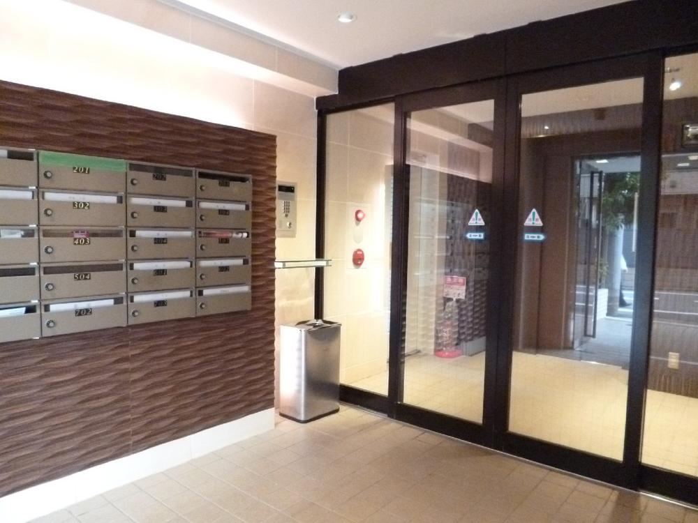 Entrance. Common areas