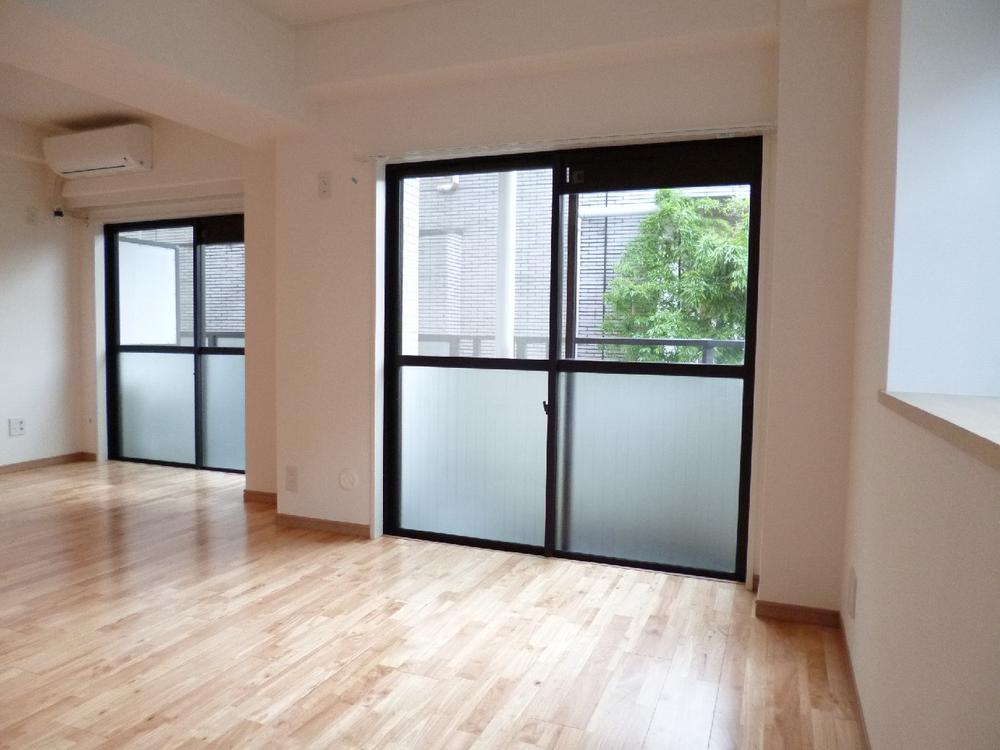 Living. Indoor (June 2013) Shooting Is LDK13.5 pledge that a feeling of opening in the two-sided lighting.