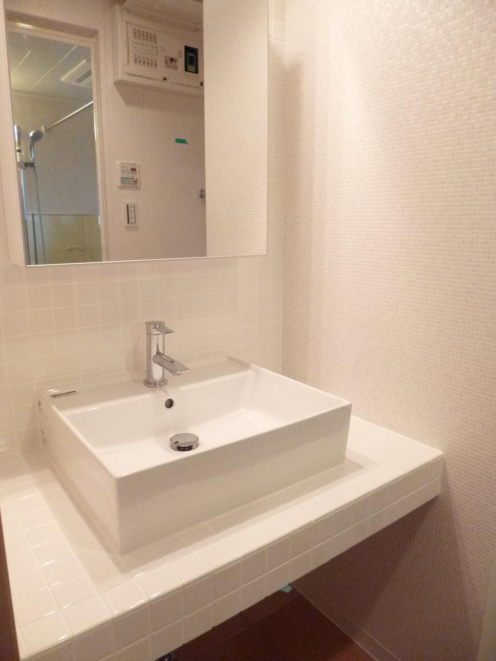 Wash basin, toilet. Indoor (June 2013) Shooting