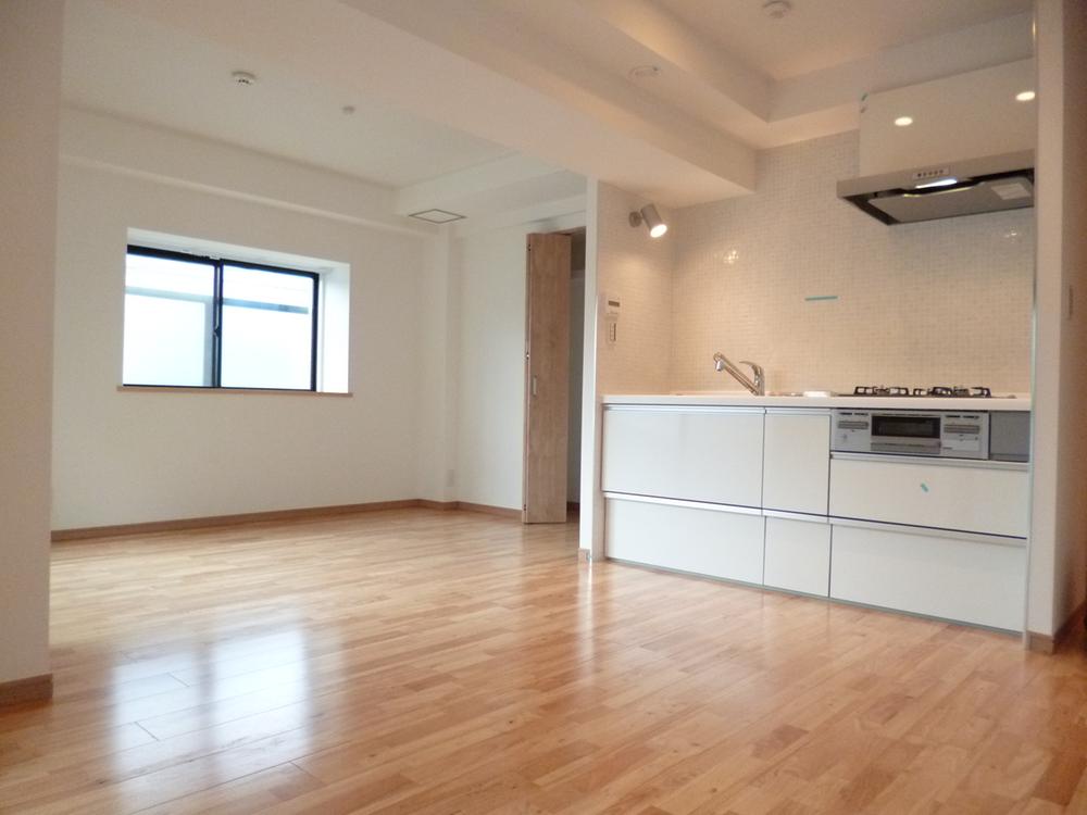 Kitchen. Local (June 2013) Shooting