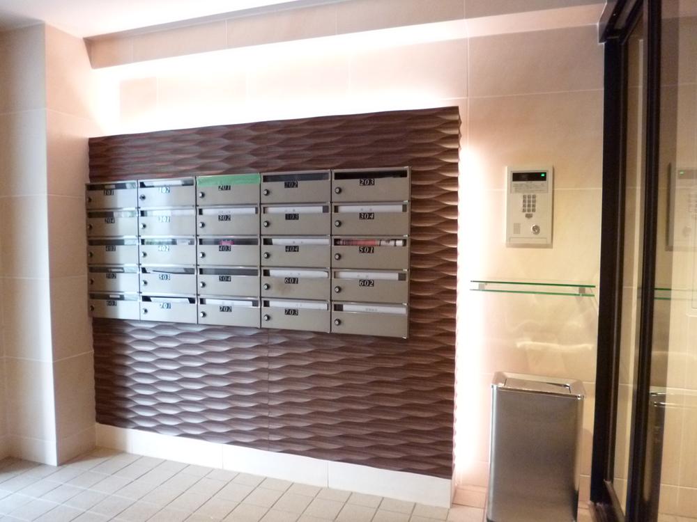 Entrance. Common areas