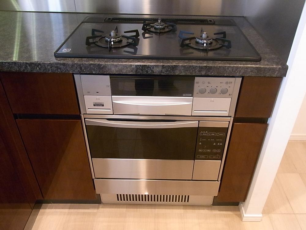 Kitchen. Electronic Konbekku ・ Glass top stove