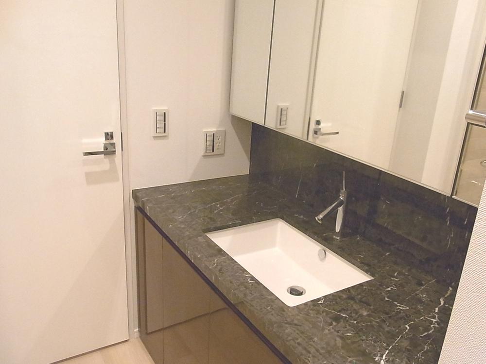 Wash basin, toilet. Wash