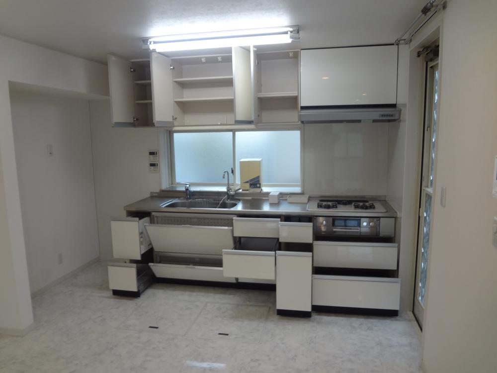 Kitchen. Indoor (11 May 2013) Shooting