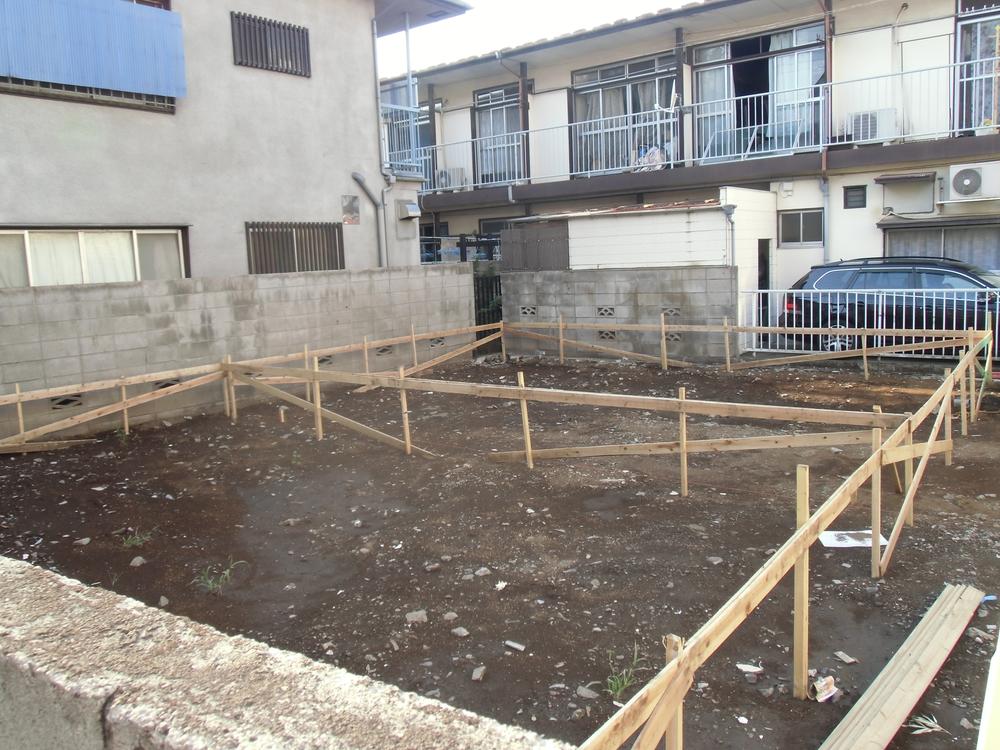 Local photos, including front road. Local (10 May 2013) Shooting