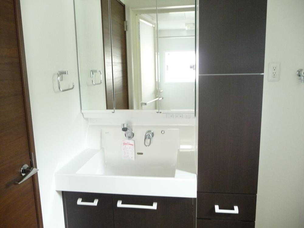 Wash basin, toilet. Same specifications