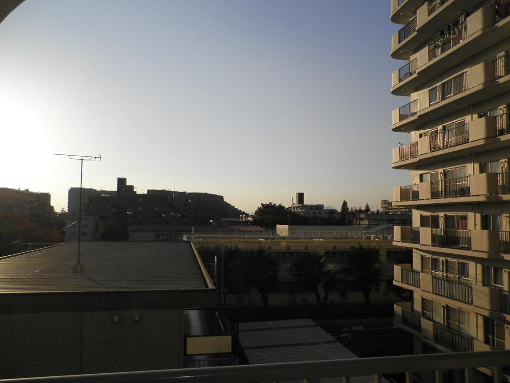 View photos from the dwelling unit. View from the site (November 2013) Shooting