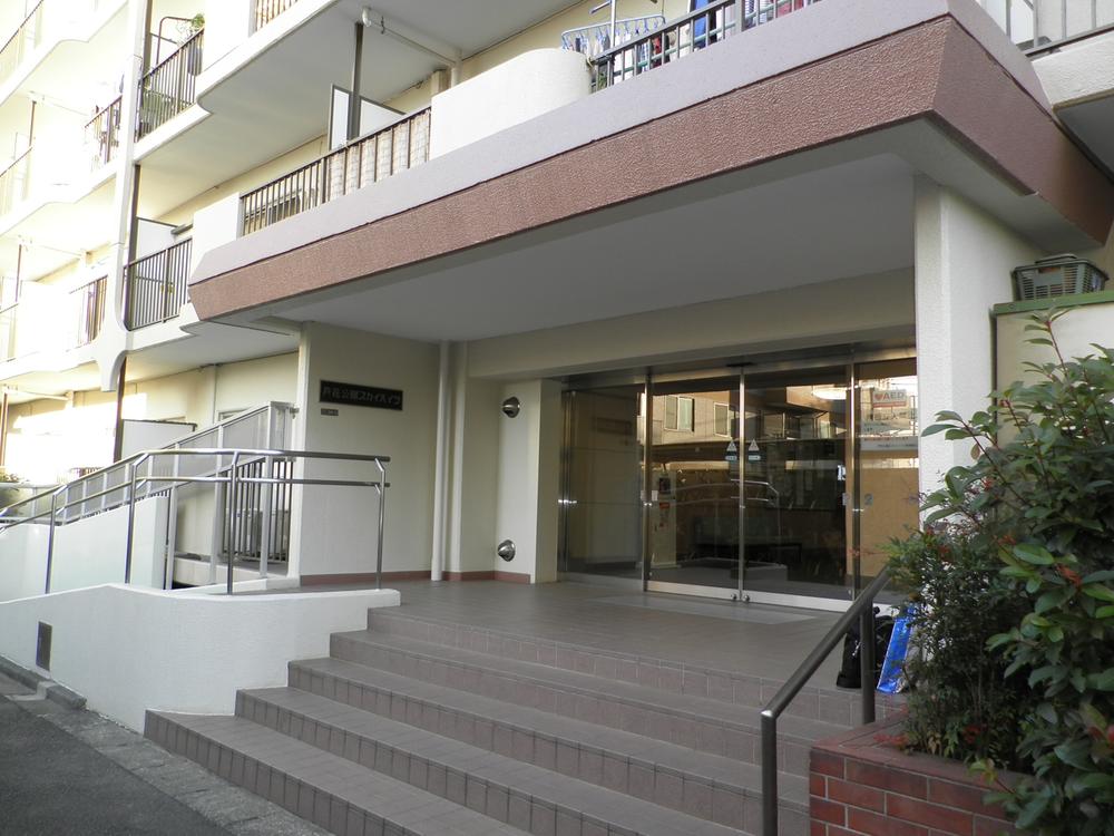 Entrance. Common area (November 2013) Shooting