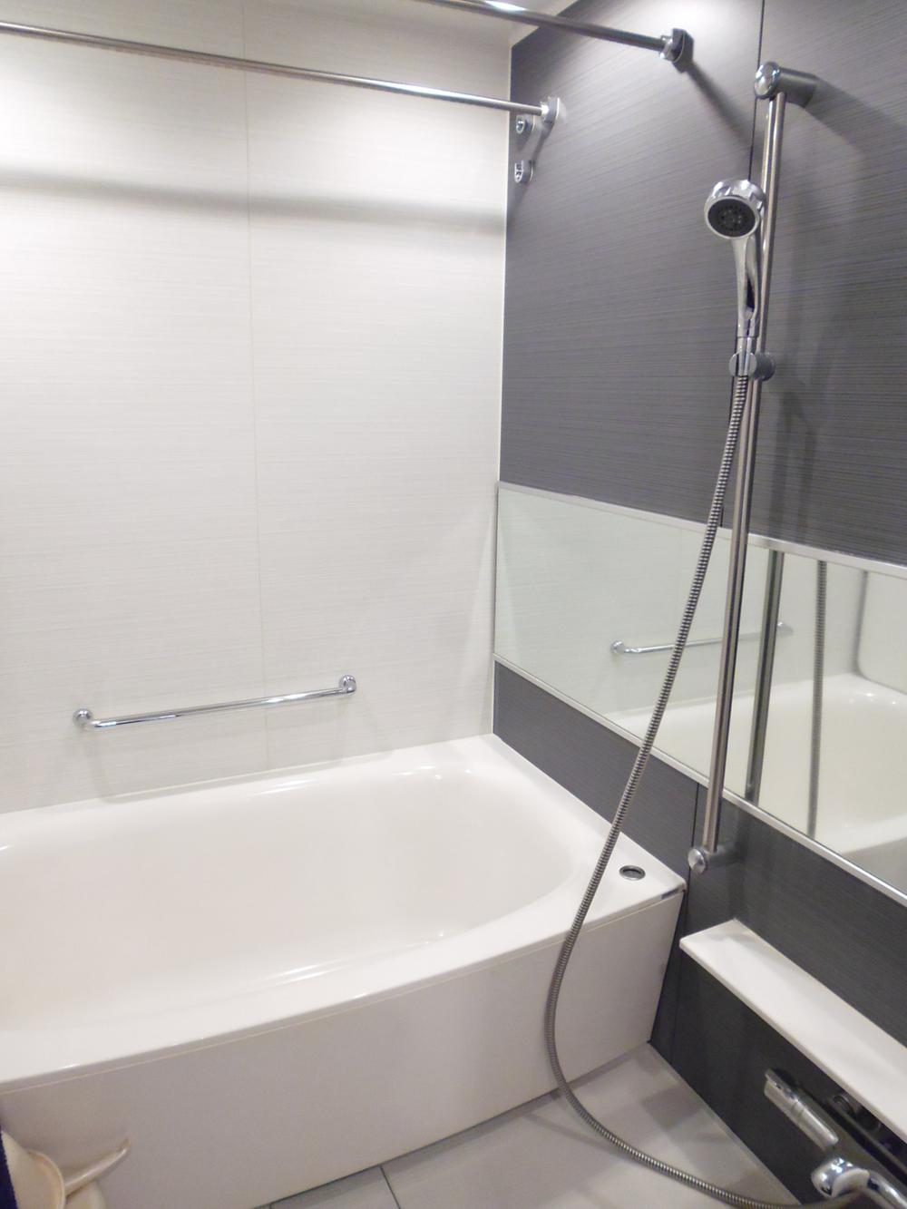 Bathroom. Indoor (12 May 2013) Shooting In bathroom, Bathroom heater dryers. Full Otobasu.