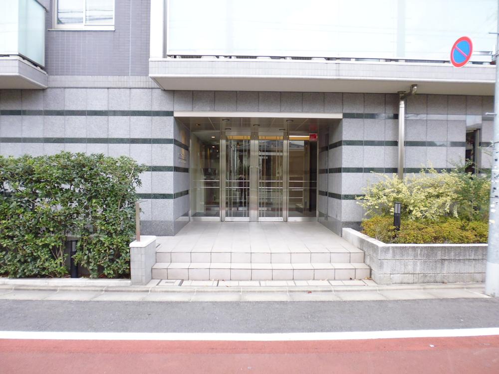 Entrance. Common areas