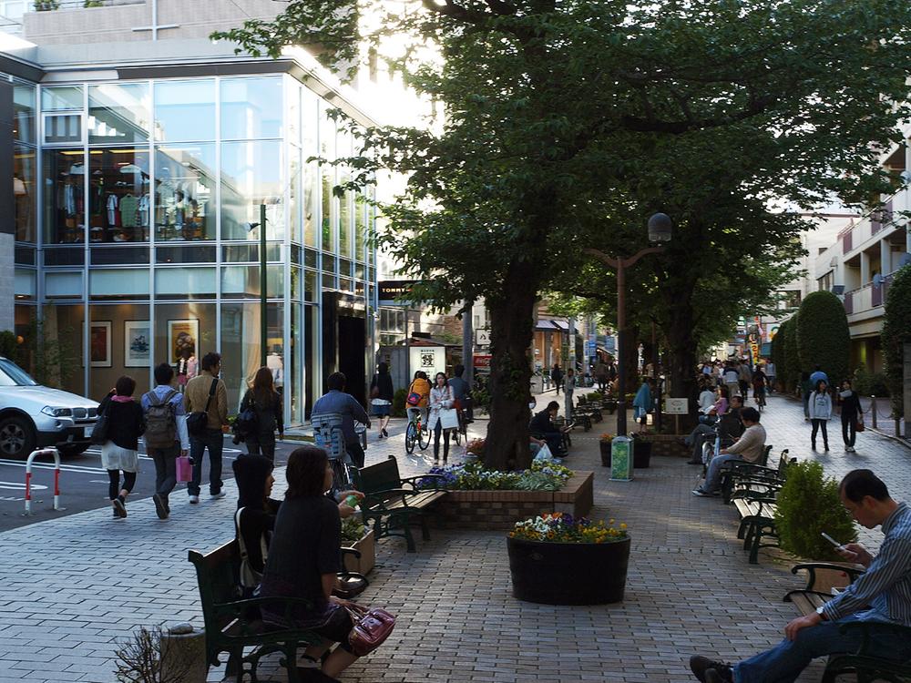 park. 669m until Kuhonbutsu River green road