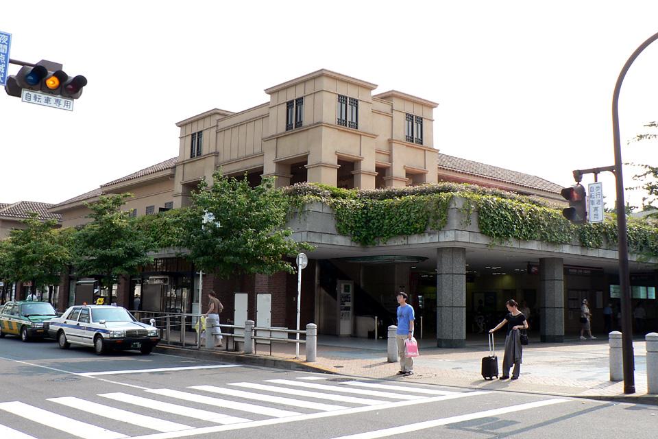 station. 390m until Denenchofu Station