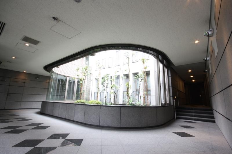 Entrance. Common areas