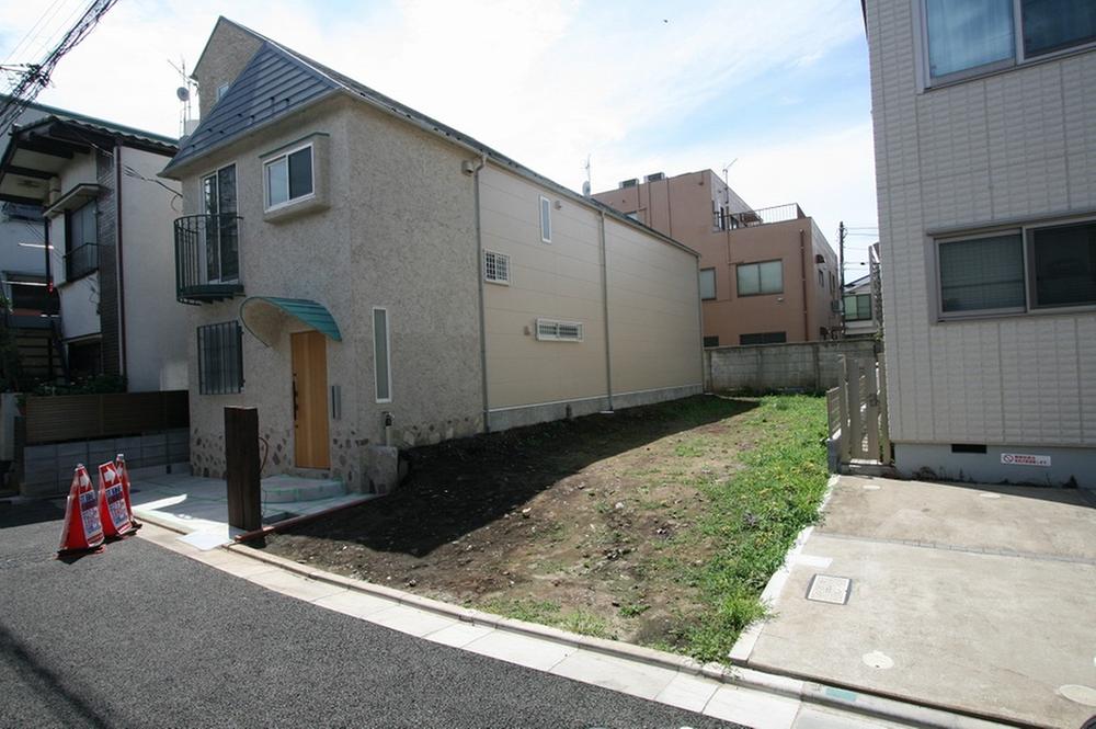 Local photos, including front road. Local (September 2013) Shooting