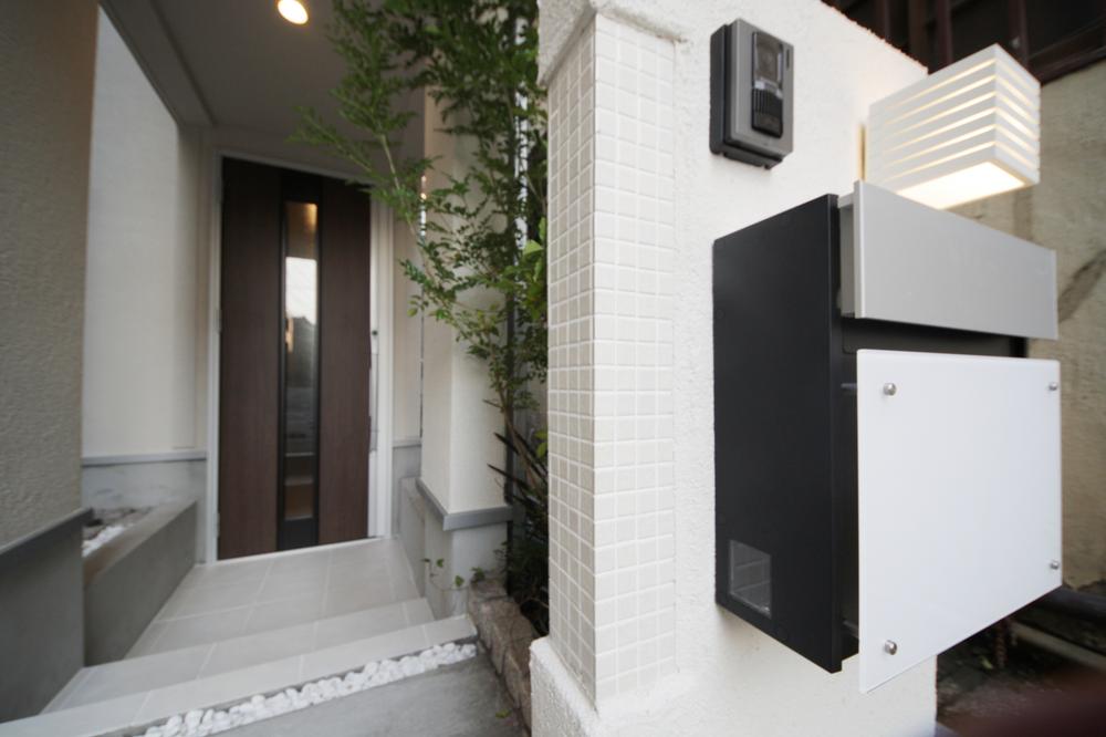 Local appearance photo. Stylish appearance