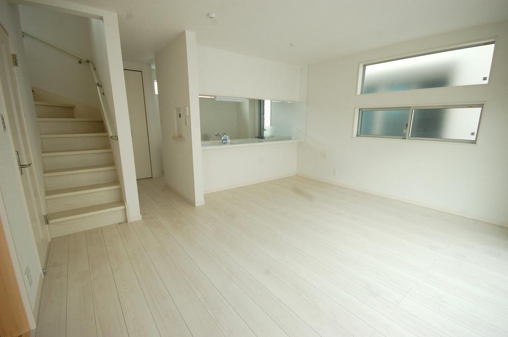 Same specifications photos (living)