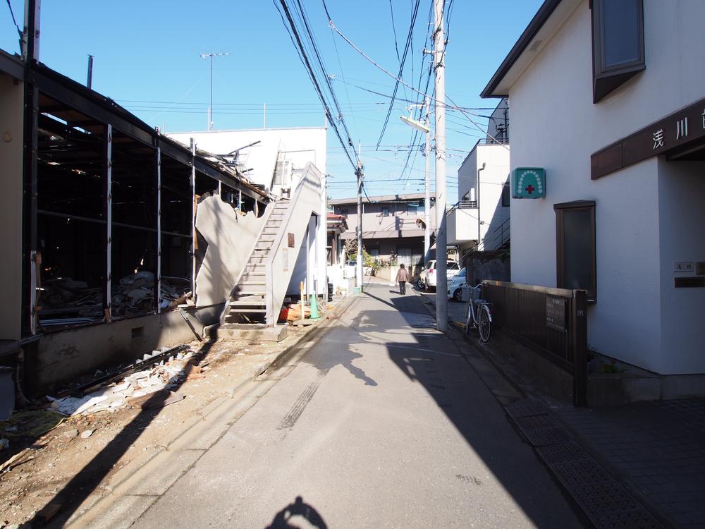 Local photos, including front road. Local (11 May 2013) Shooting