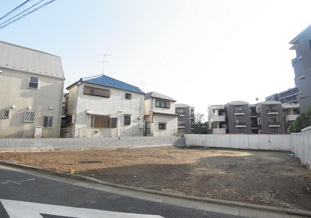 Local photos, including front road. Local (11 May 2013) Shooting