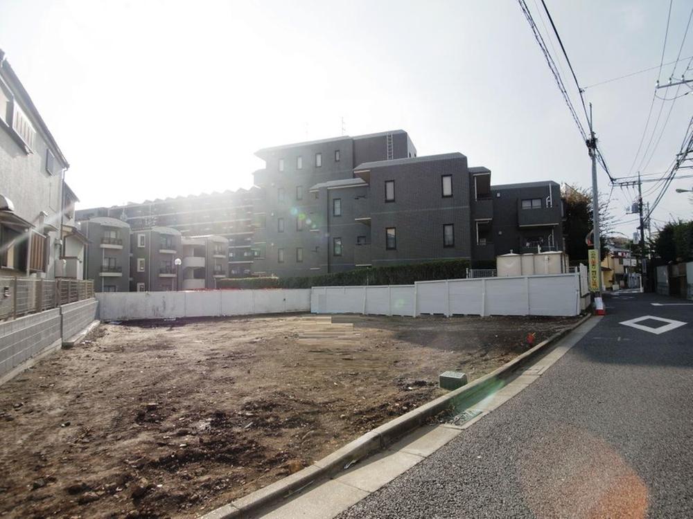 Local photos, including front road. Local (11 May 2013) Shooting