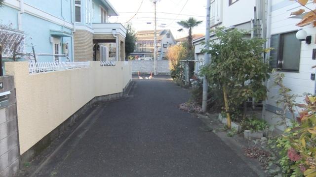 Local photos, including front road. Local (12 May 2013) Shooting