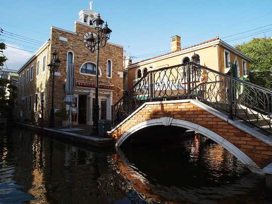 Other. Italy of Venice has been image, Jiyugaoka specialty commercial facility "La ・ Vita " About than local 850m