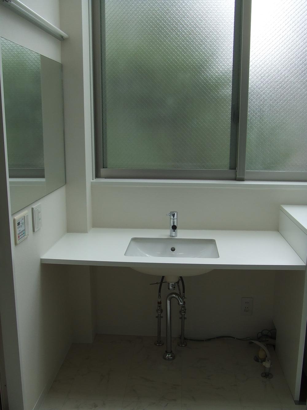 Wash basin, toilet. Indoor (June 2013) Shooting