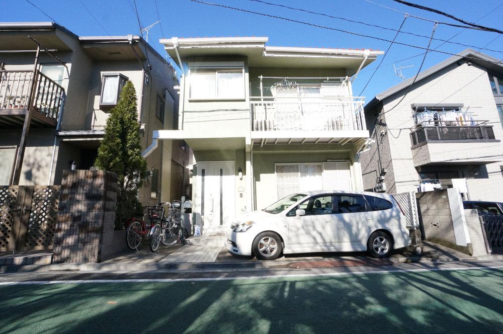 Local photos, including front road. Front road traffic also less, Small children is also safe.