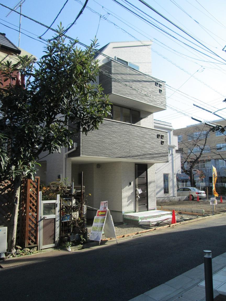 Local appearance photo. Local (12 May 2013) Shooting