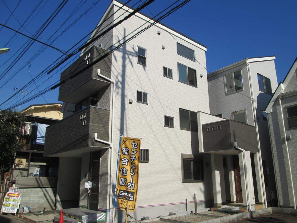 Local photos, including front road. Local (12 May 2013) Shooting