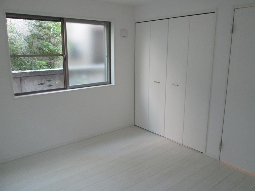 Non-living room. Indoor (12 May 2013) Shooting