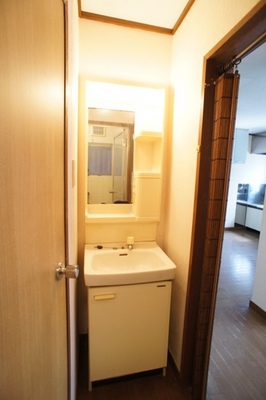 Washroom. Independent wash basin ・ Dressing room!