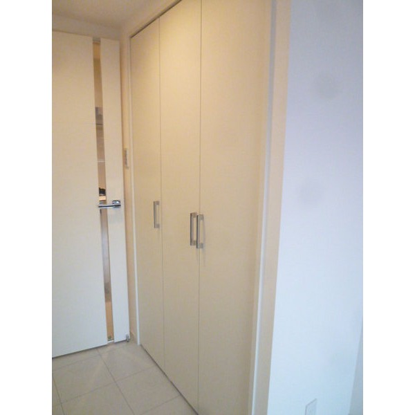 Receipt. The photograph is a separate room. 